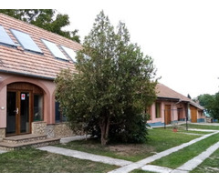 Großes Zwei-Generationen-Einfamilienhaus  zum Verkauf in der Nähe von Győr mit Geothermie Energie