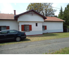 Jagdschloss-Ferienhause in Ungarn. Nicht weit von der Dorfgrenze.